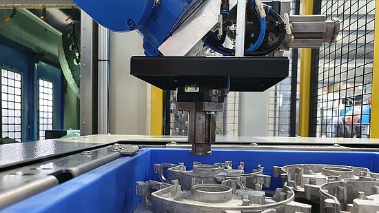 ROBOTS AUTOMATISEREN BEWERKINGSMACHINES